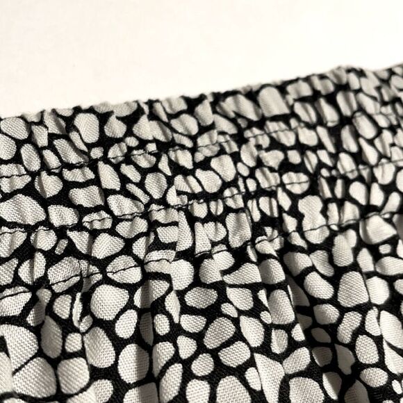 Chaus Sport print dressy rayon shorts with on seam pockets and stretch waist M - Picture 5 of 10